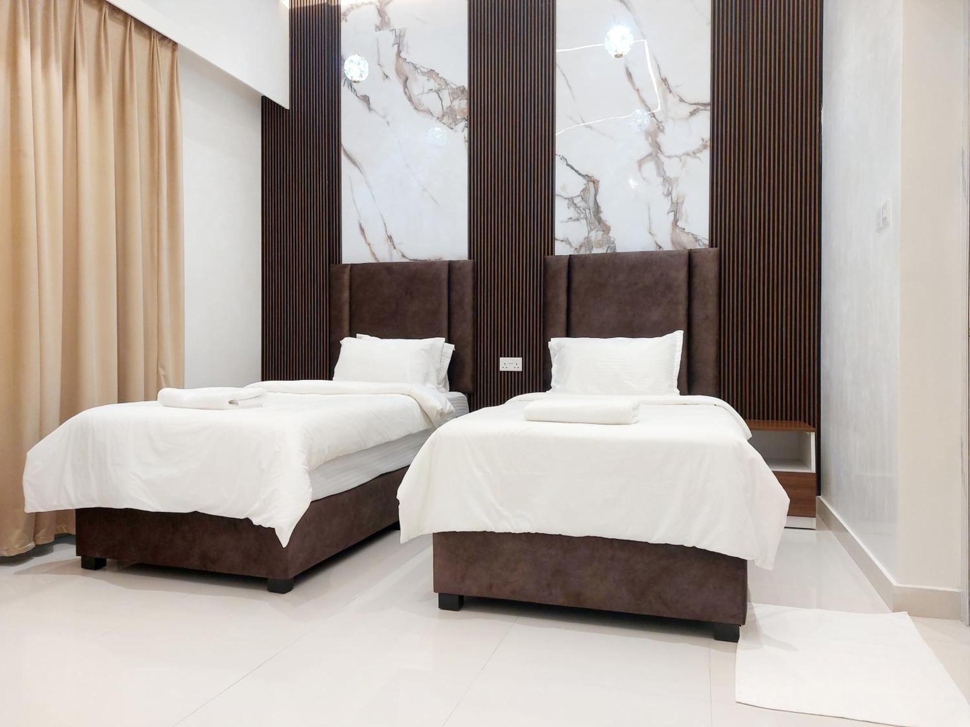 Mabahj Garnatha Hotel Apartments Сухар Екстериор снимка