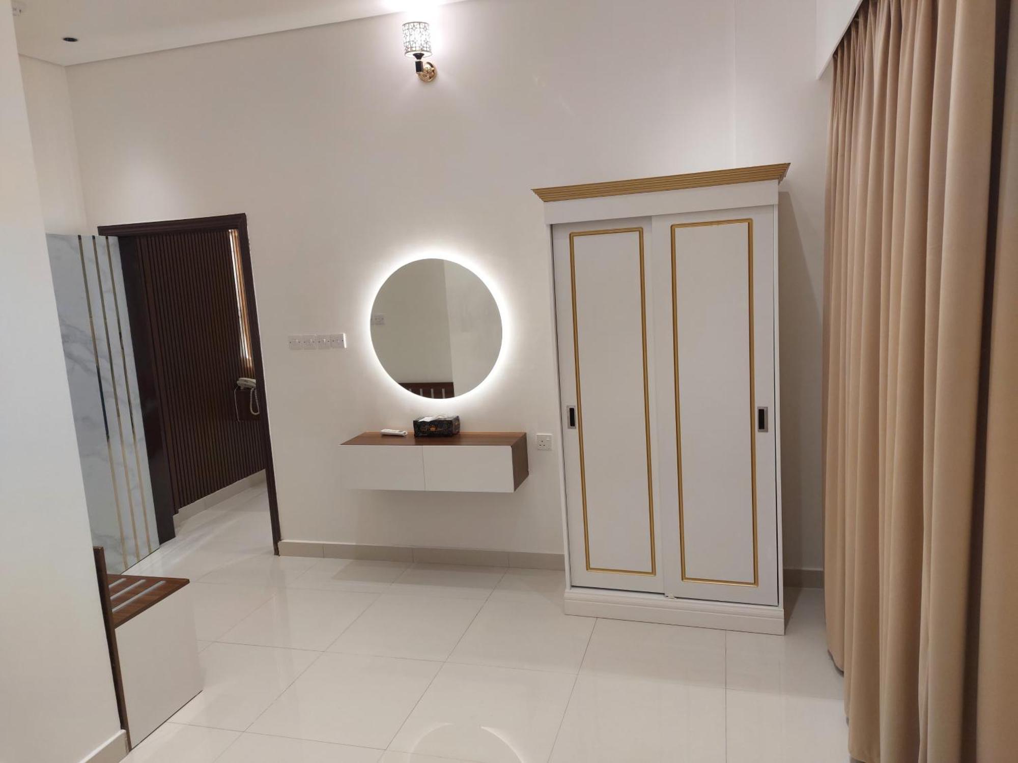 Mabahj Garnatha Hotel Apartments Сухар Екстериор снимка