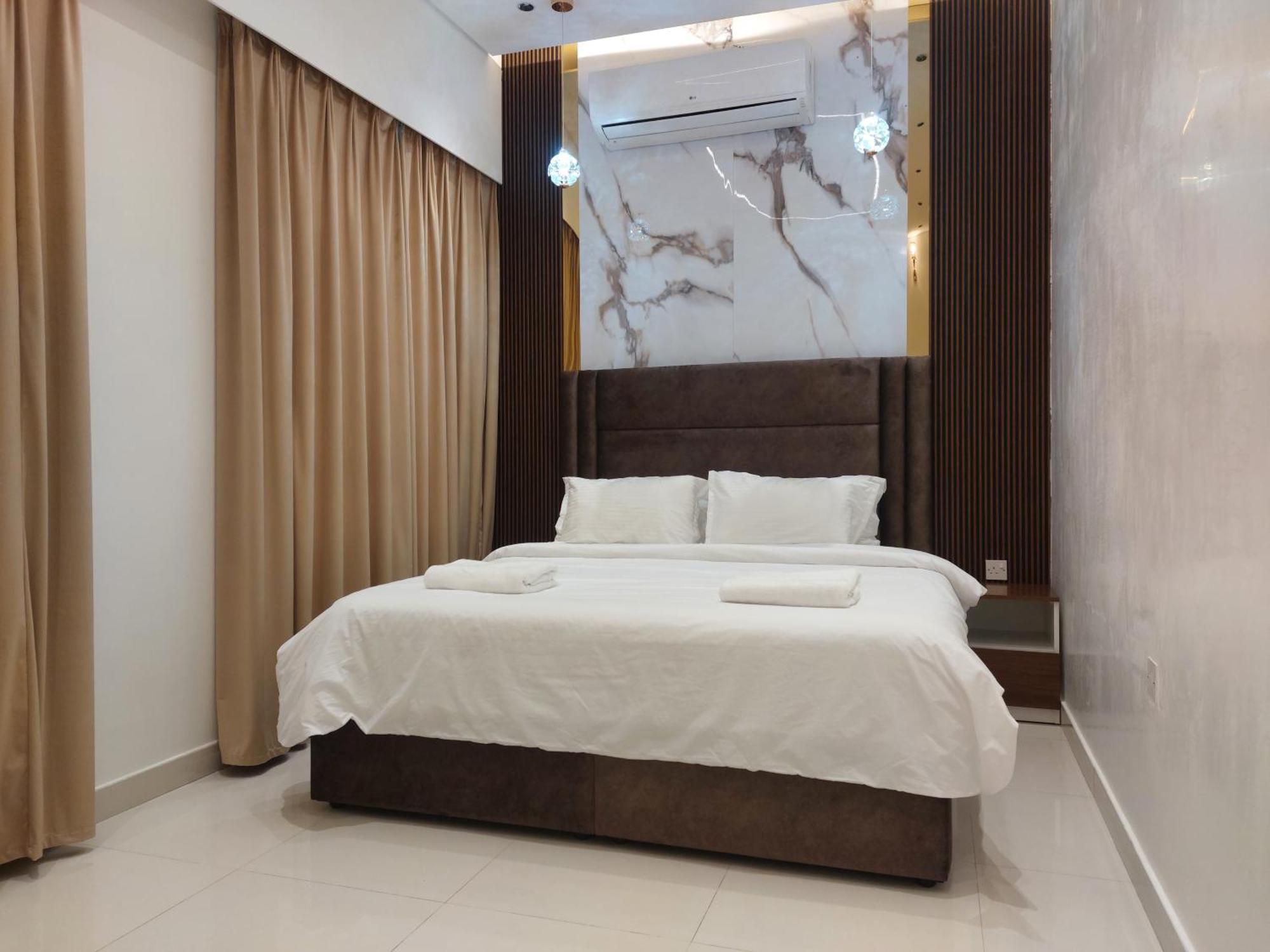 Mabahj Garnatha Hotel Apartments Сухар Екстериор снимка