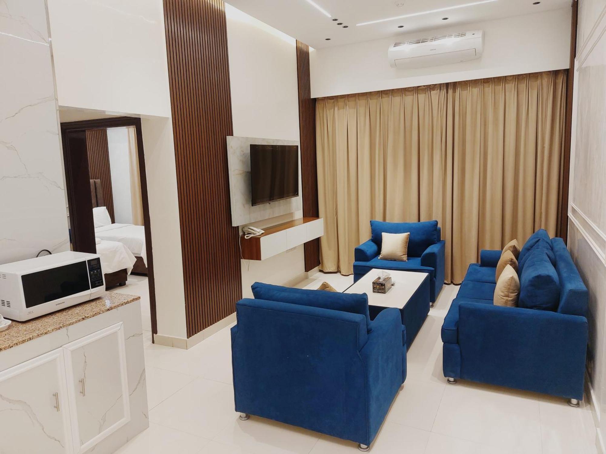 Mabahj Garnatha Hotel Apartments Сухар Екстериор снимка