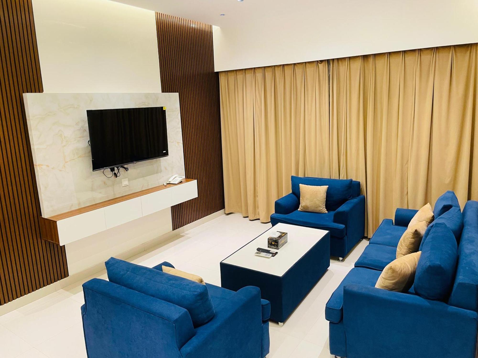 Mabahj Garnatha Hotel Apartments Сухар Екстериор снимка