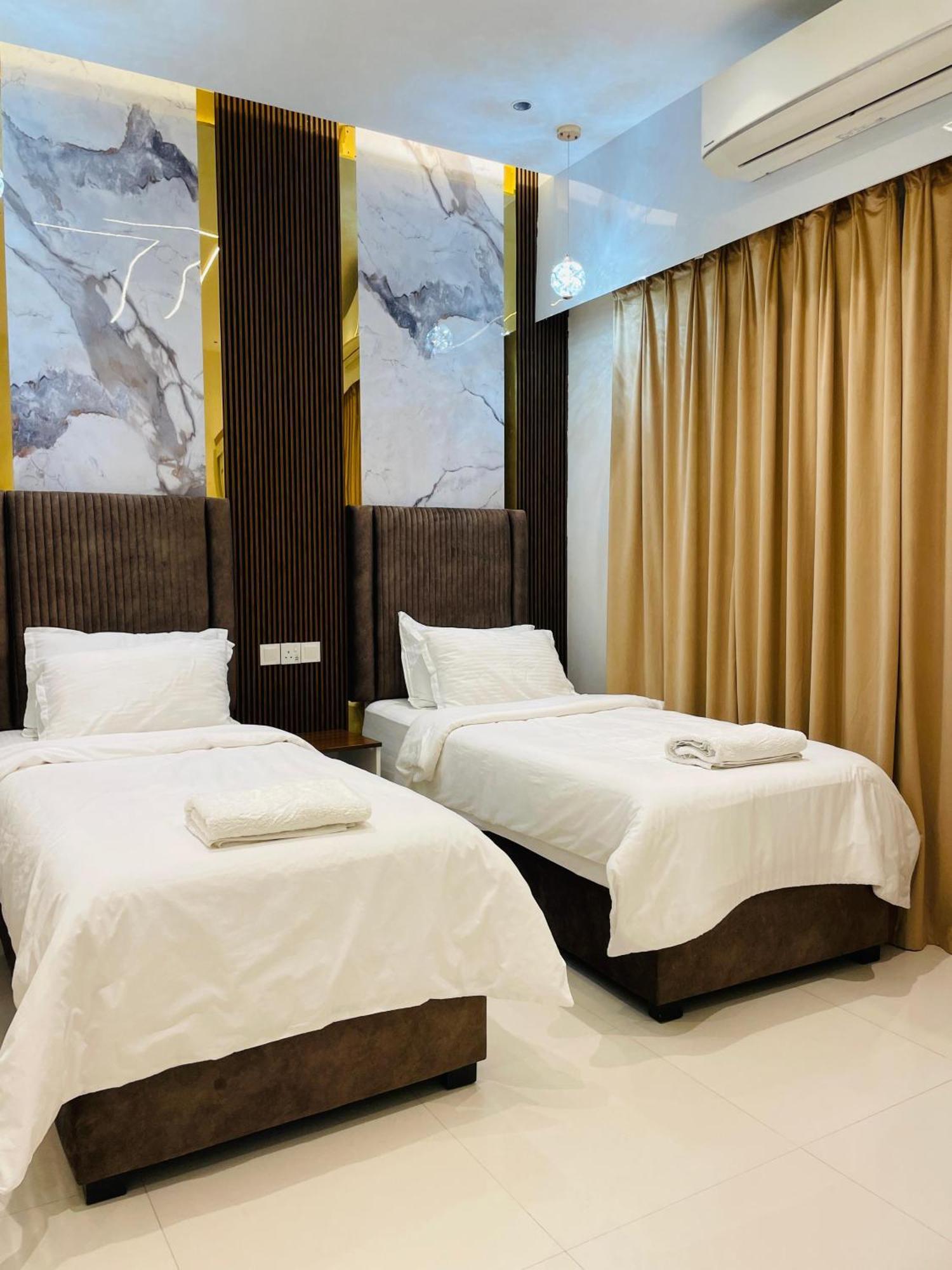 Mabahj Garnatha Hotel Apartments Сухар Екстериор снимка