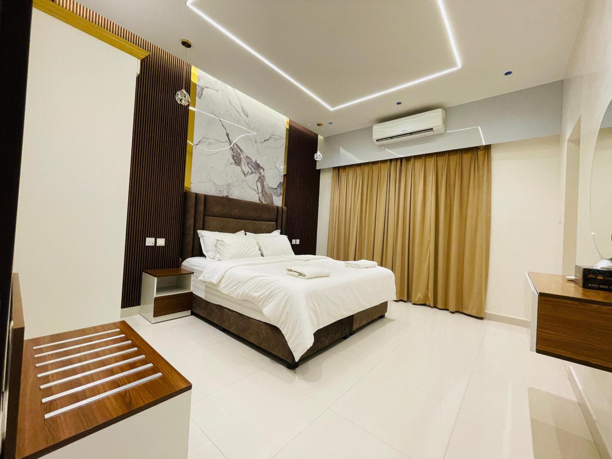 Mabahj Garnatha Hotel Apartments Сухар Екстериор снимка