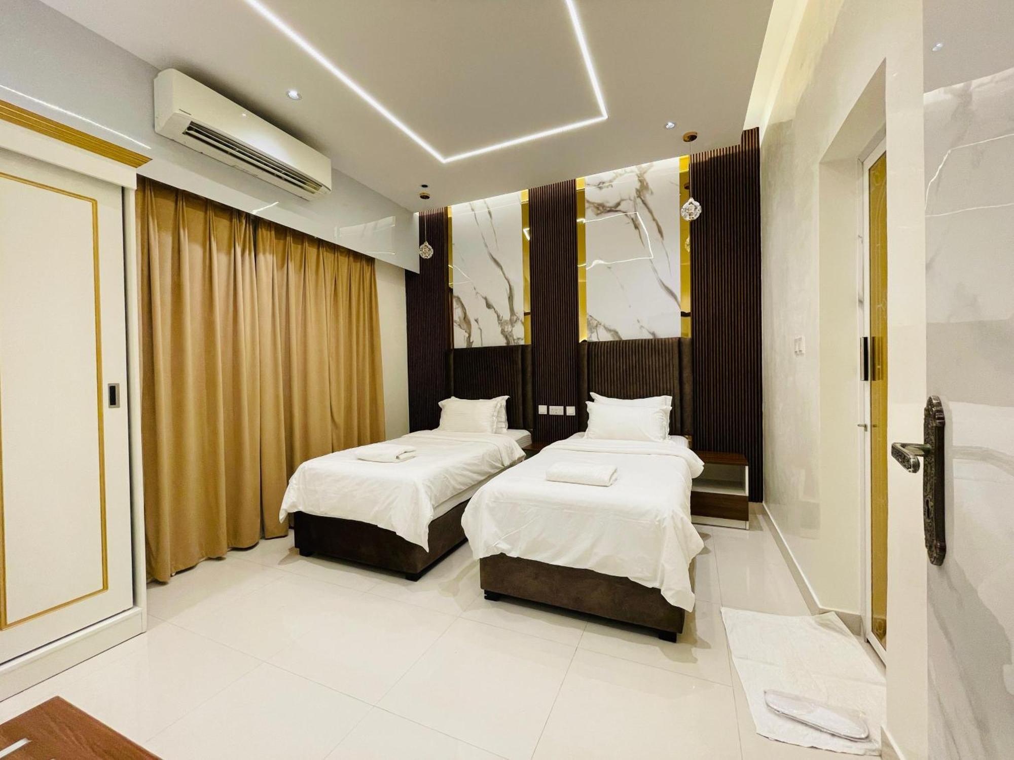 Mabahj Garnatha Hotel Apartments Сухар Екстериор снимка