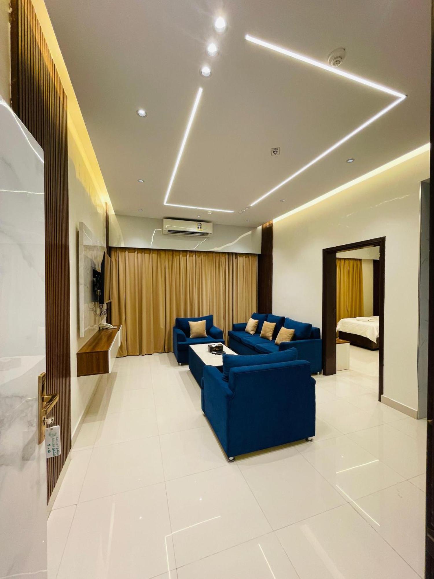 Mabahj Garnatha Hotel Apartments Сухар Екстериор снимка