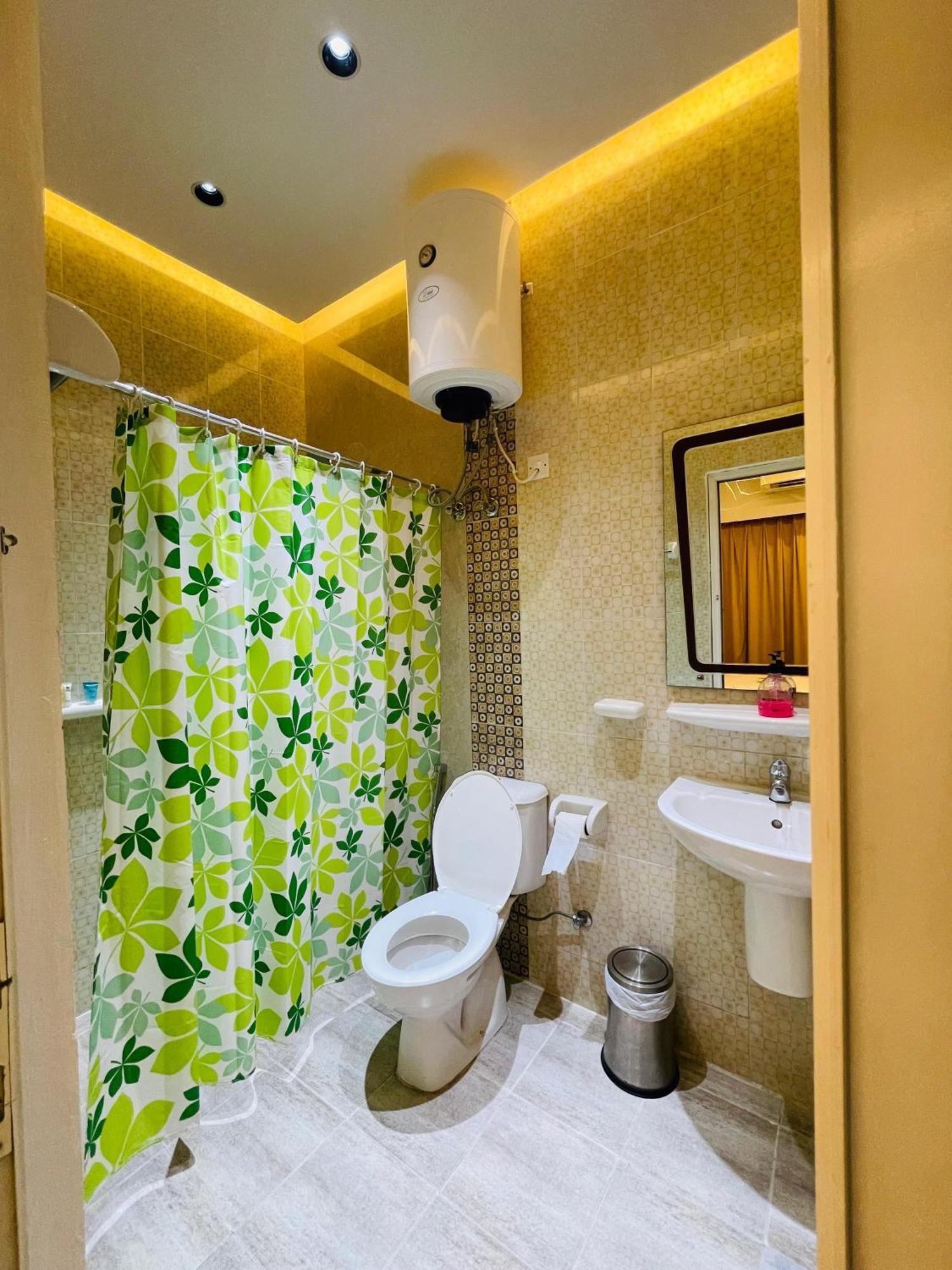Mabahj Garnatha Hotel Apartments Сухар Екстериор снимка