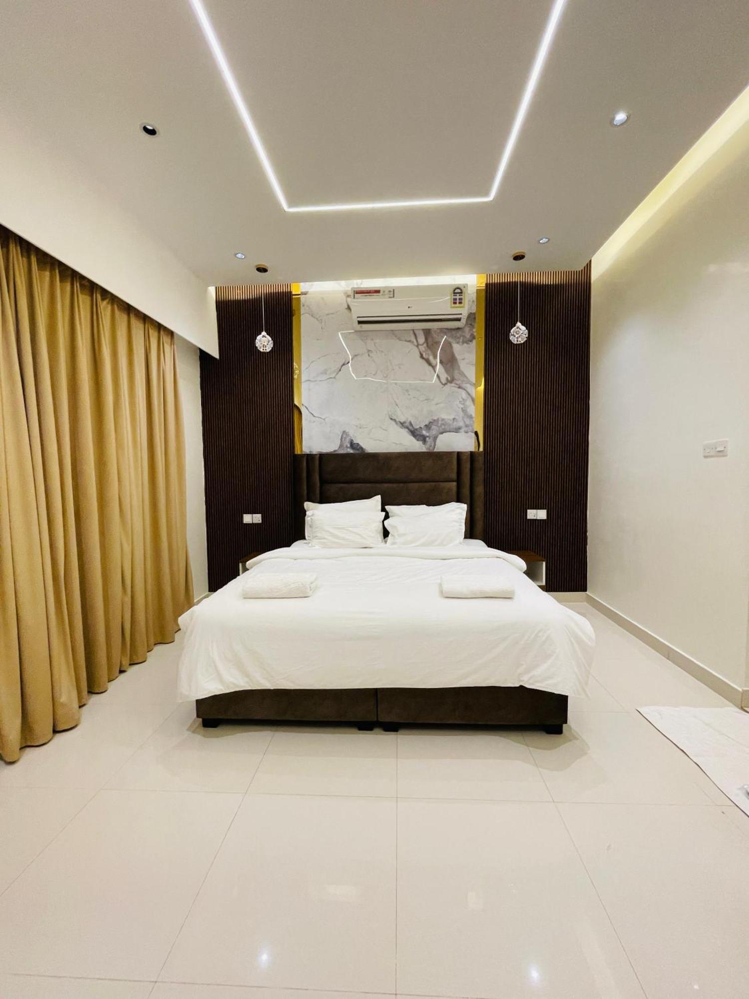 Mabahj Garnatha Hotel Apartments Сухар Екстериор снимка