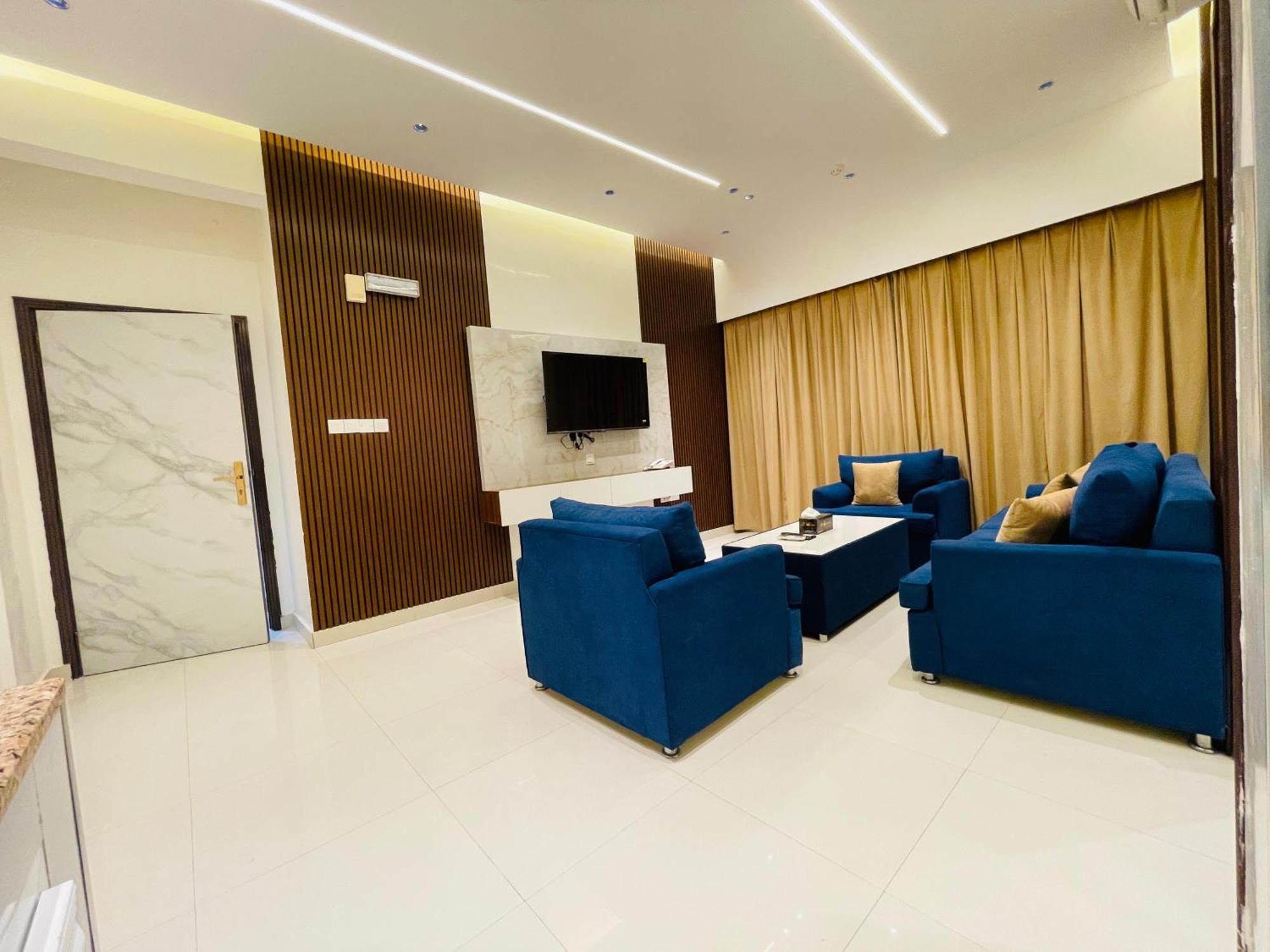 Mabahj Garnatha Hotel Apartments Сухар Екстериор снимка