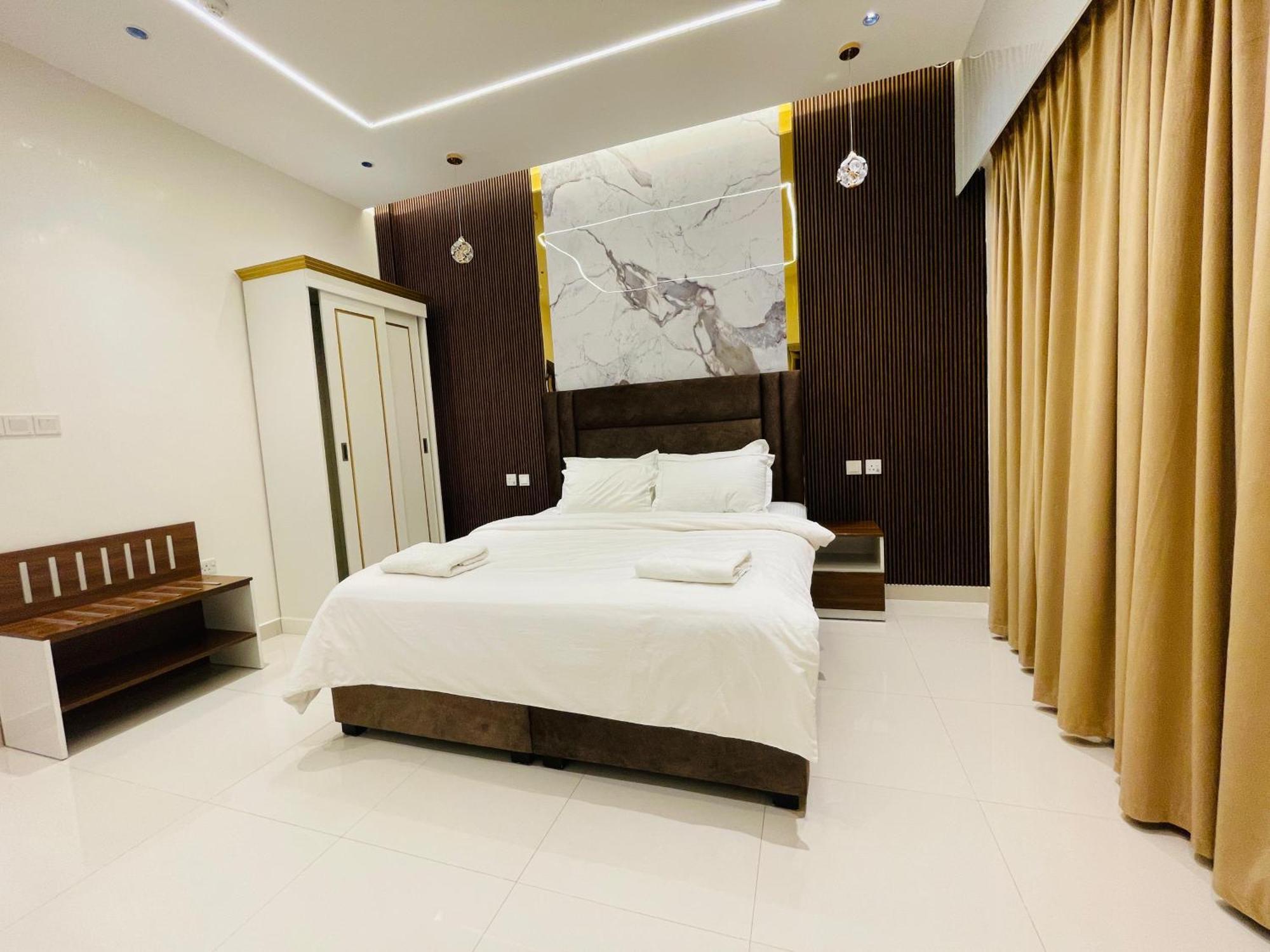 Mabahj Garnatha Hotel Apartments Сухар Екстериор снимка