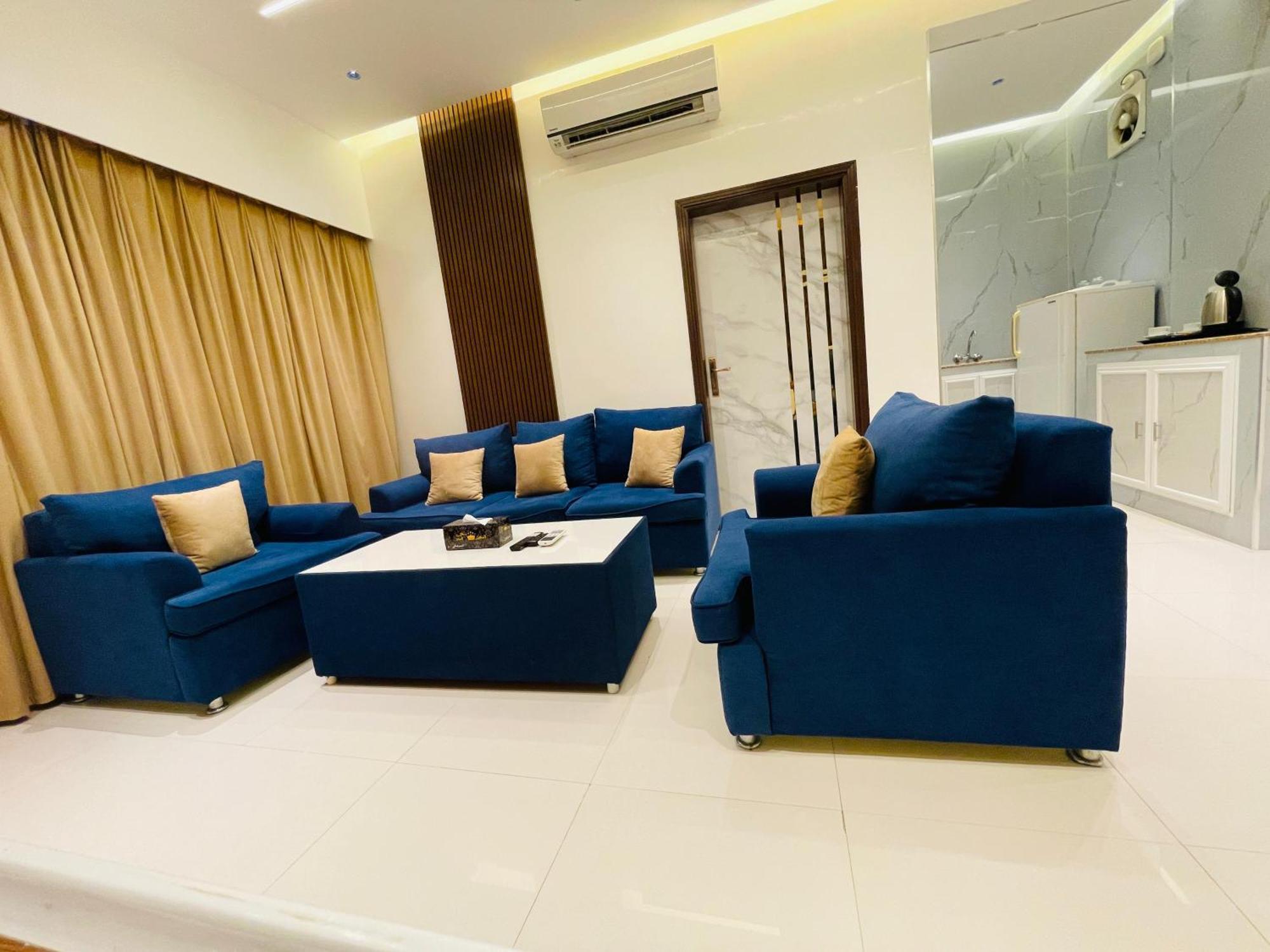 Mabahj Garnatha Hotel Apartments Сухар Екстериор снимка