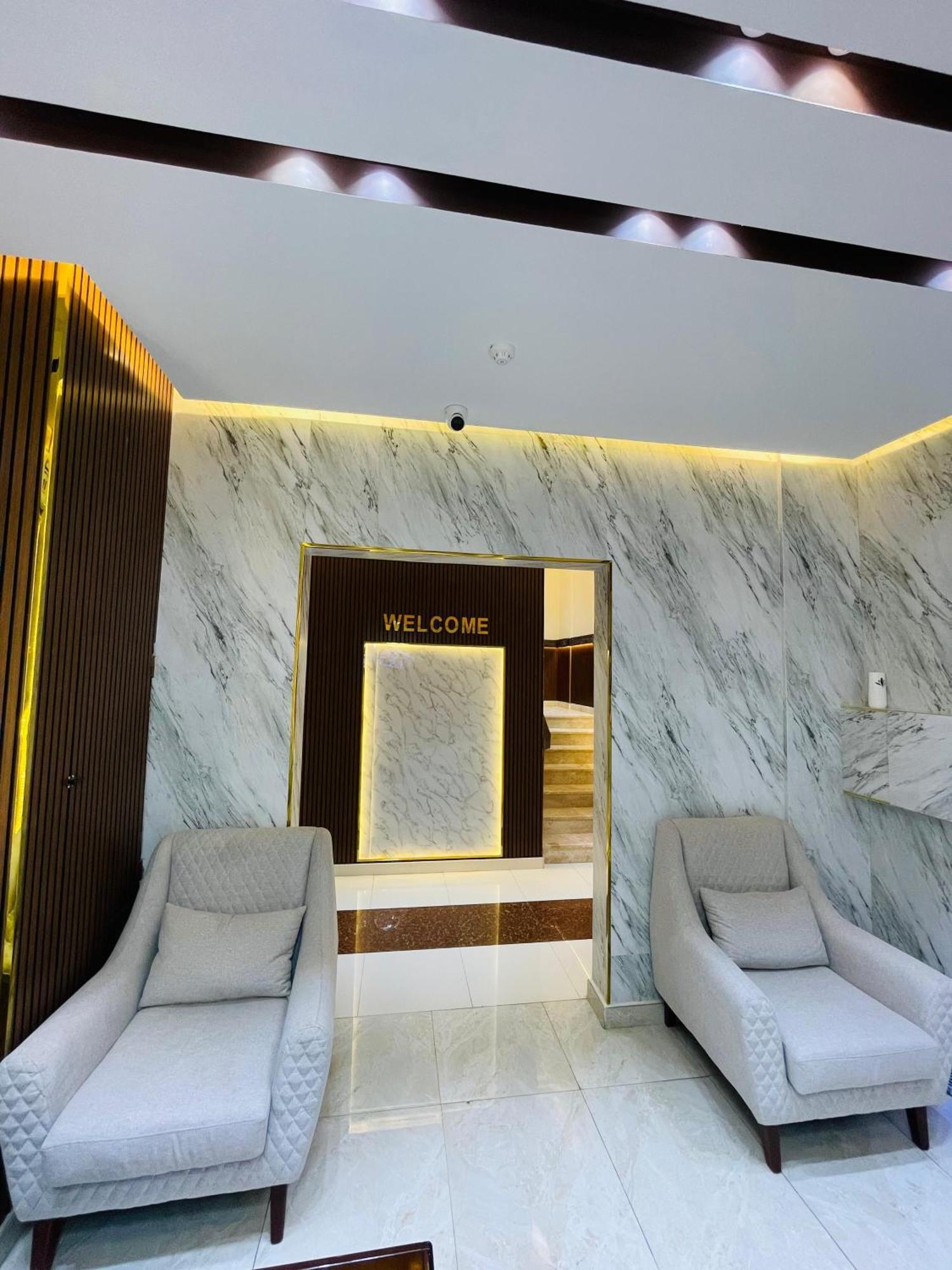Mabahj Garnatha Hotel Apartments Сухар Екстериор снимка